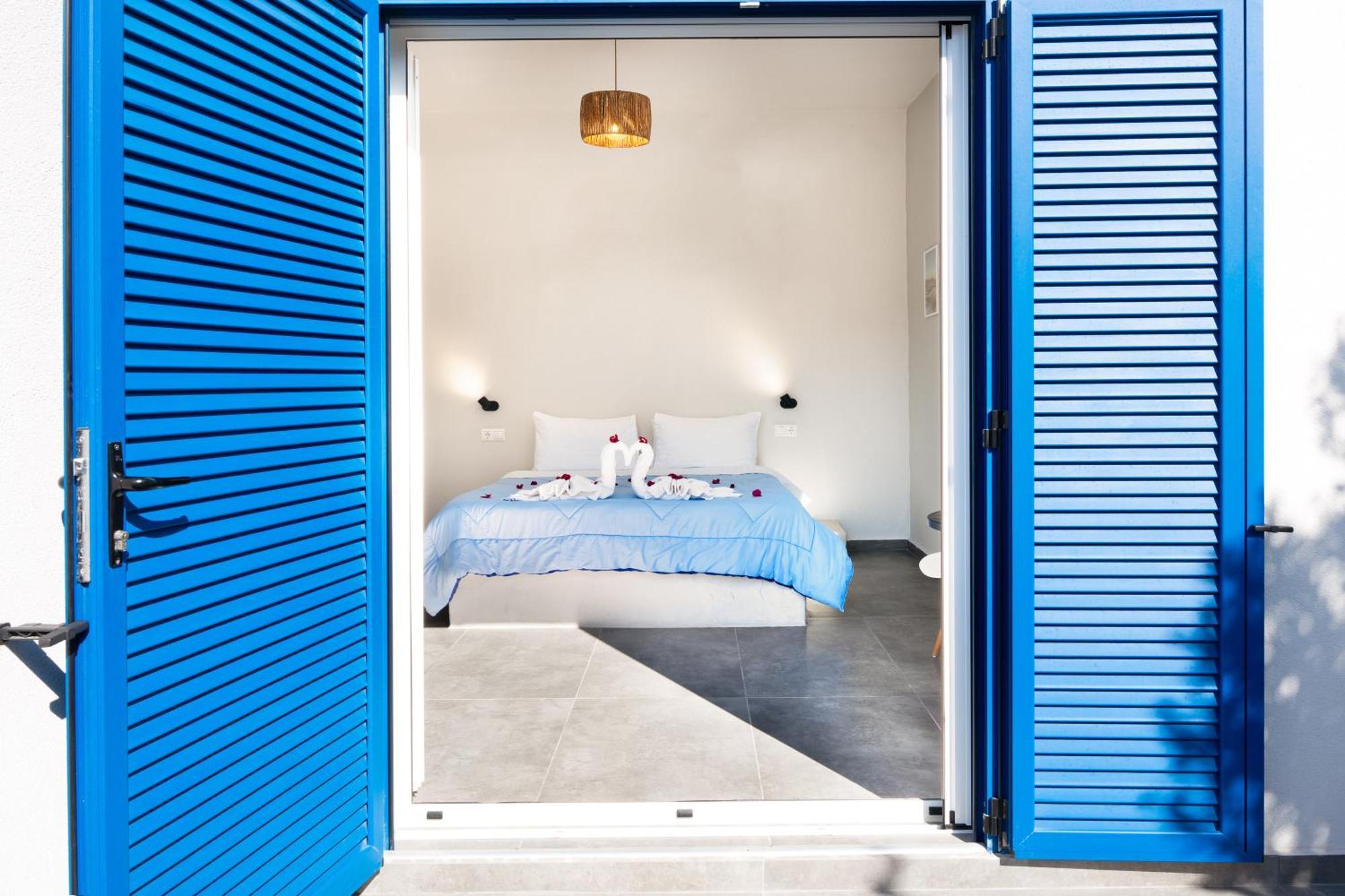 Aegean Blue Santorini Perissa 아파트 외부 사진